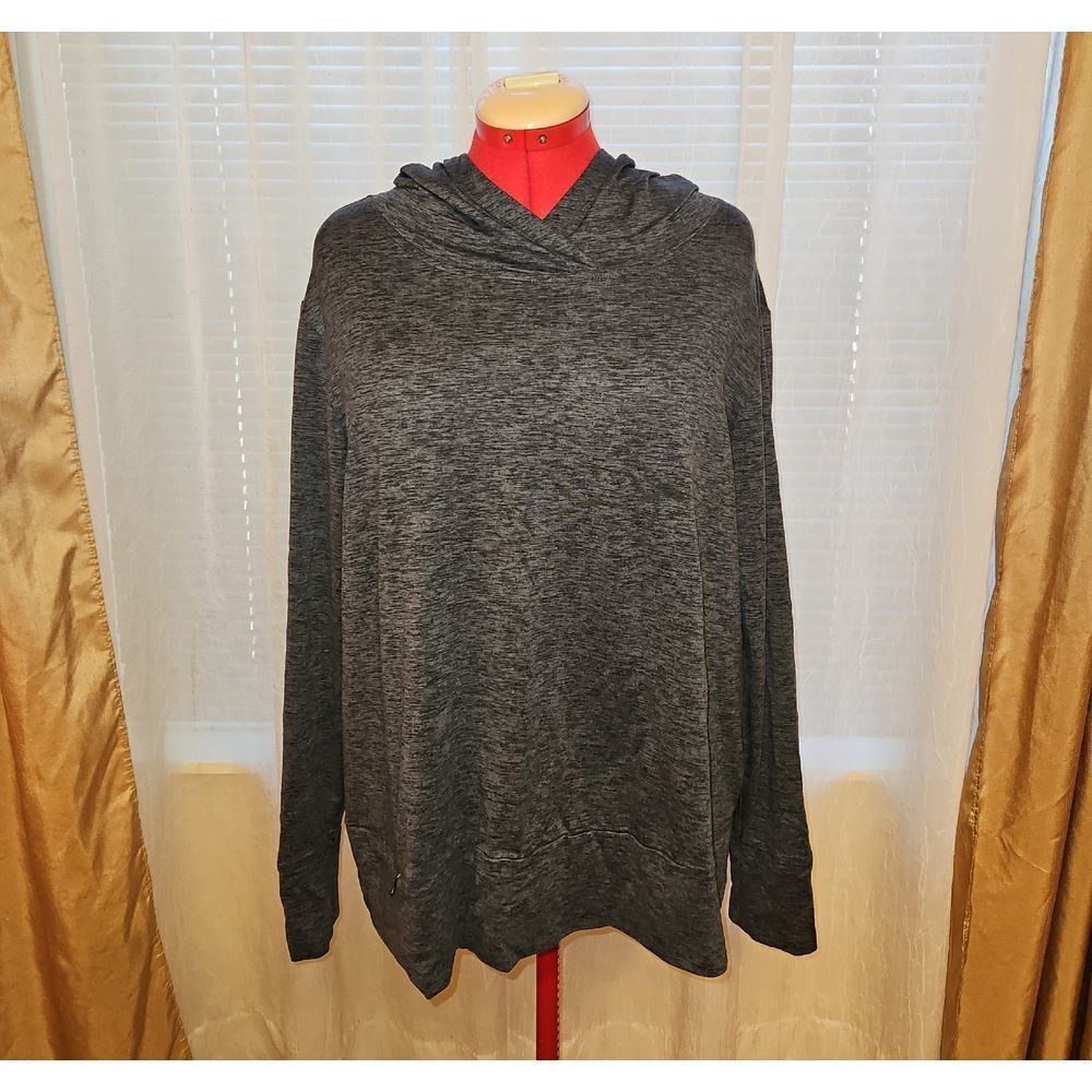 Marika 1X Soft Gray Hooded Long Sleeve Top
